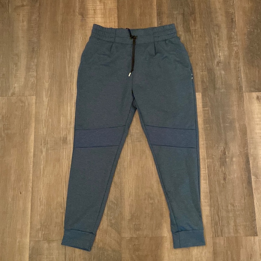 On Running Women’s Joggers Size Medium